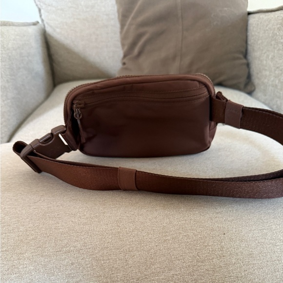 NWOT Lululemon Everywhere Belt Bag - Java - 1L - Picture 2 of 3